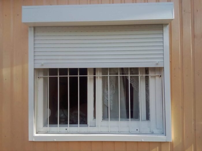 Cortina exterior de PVC de 151cm x 101cm con guías de aluminio - Imagen 6