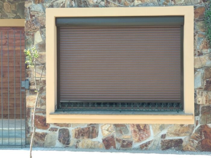 Cortina exterior de PVC de 151cm x 201cm con guías de aluminio - Imagen 5