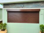 Cortina exterior de PVC de 151cm x 101cm con guías de aluminio - Imagen 2