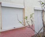 Cortina exterior de PVC de 151cm x 121cm con guías de aluminio